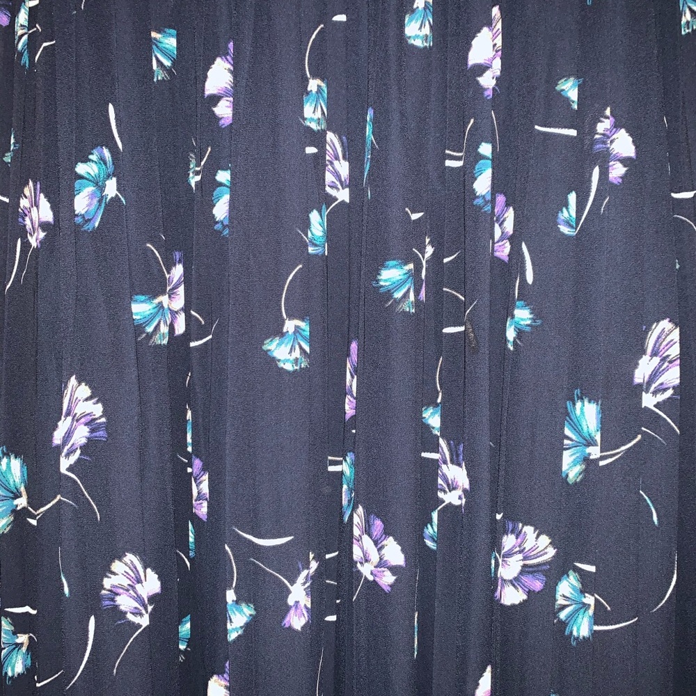 Pleated BR midi skirt - Picture 3 of 5